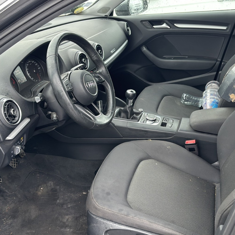 AUDI A3 3 SPORTBACK PHASE 2 1.6 TDI - 16V TURBO Photo n°5