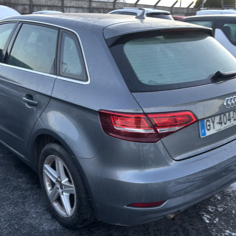 AUDI A3 3 SPORTBACK PHASE 2 1.6 TDI - 16V TURBO Photo n°15