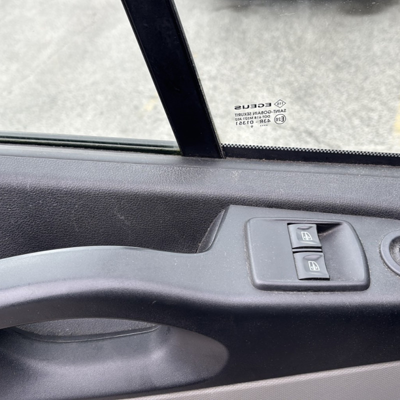 RENAULT TRAFIC 3 COURT PHASE 1 1.6 DCI - 16V TURBO Photo n°21