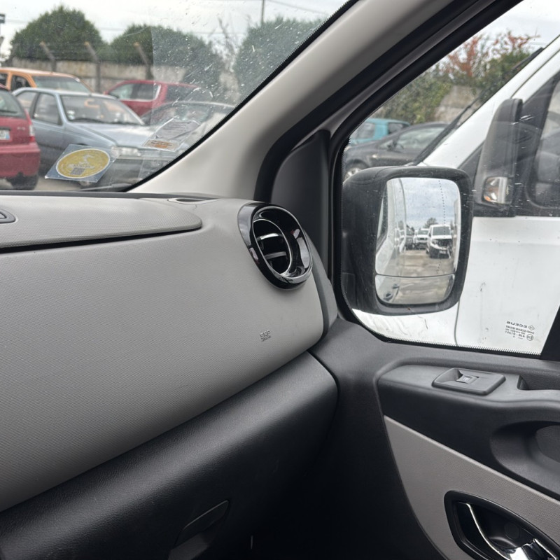 RENAULT TRAFIC 3 COURT PHASE 1 1.6 DCI - 16V TURBO Photo n°28