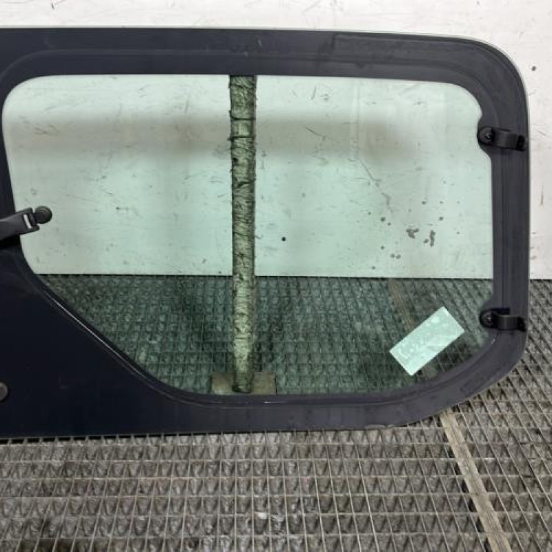 Vitre arriere gauche CITROEN BERLINGO 2 Photo n°4