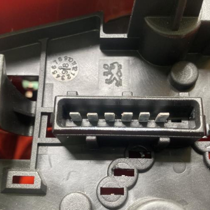 Feu arriere principal gauche (feux) PEUGEOT 106 Photo n°3