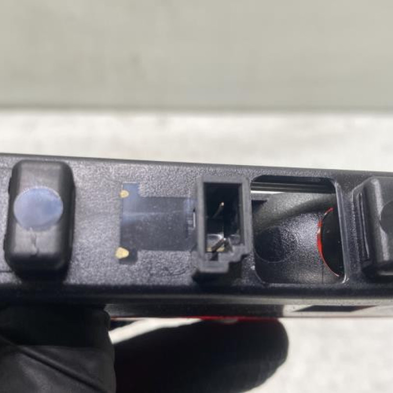 Feu arriere stop central PEUGEOT 106 Photo n°4