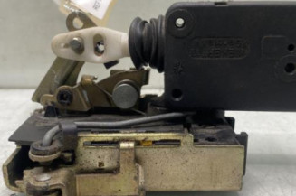 Serrure arriere droit PEUGEOT 106 Photo n°1