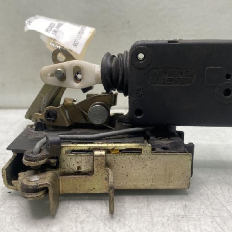 Serrure arriere droit PEUGEOT 106 Photo n°1