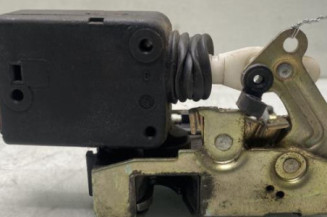 Serrure arriere droit PEUGEOT 106