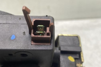 Serrure arriere droit PEUGEOT 106