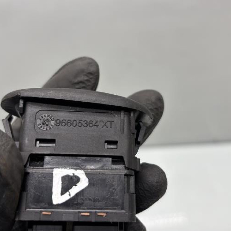 Interrupteur de leve vitre avant droit CITROEN C2 Photo n°4