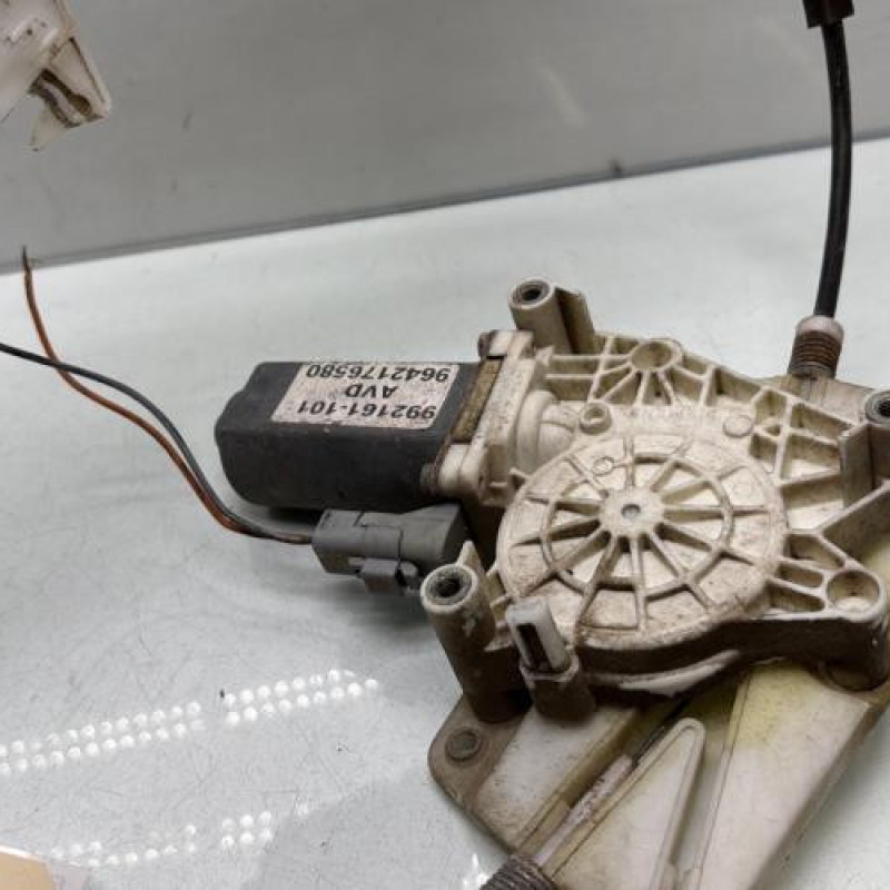 Leve vitre electrique avant droit PEUGEOT 406 Photo n°7