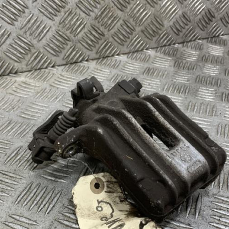 Etrier arriere gauche (freinage) VOLKSWAGEN GOLF 4 Photo n°1