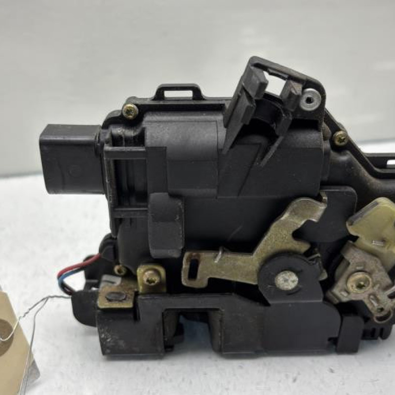 Serrure avant droit VOLKSWAGEN GOLF 4 Photo n°4