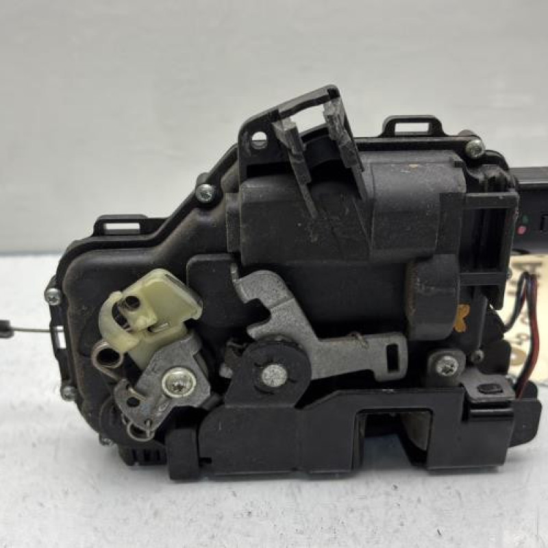 Serrure avant gauche VOLKSWAGEN GOLF 4 Photo n°4