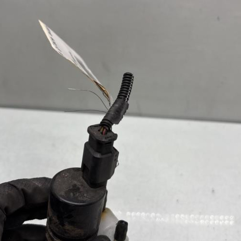 Pompe lave glace avant PEUGEOT 3008 1 Photo n°3