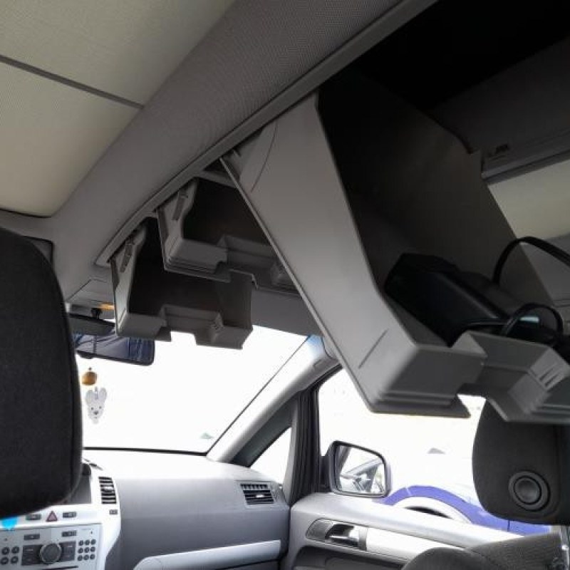 Pare boue avant droit OPEL ZAFIRA B Photo n°20