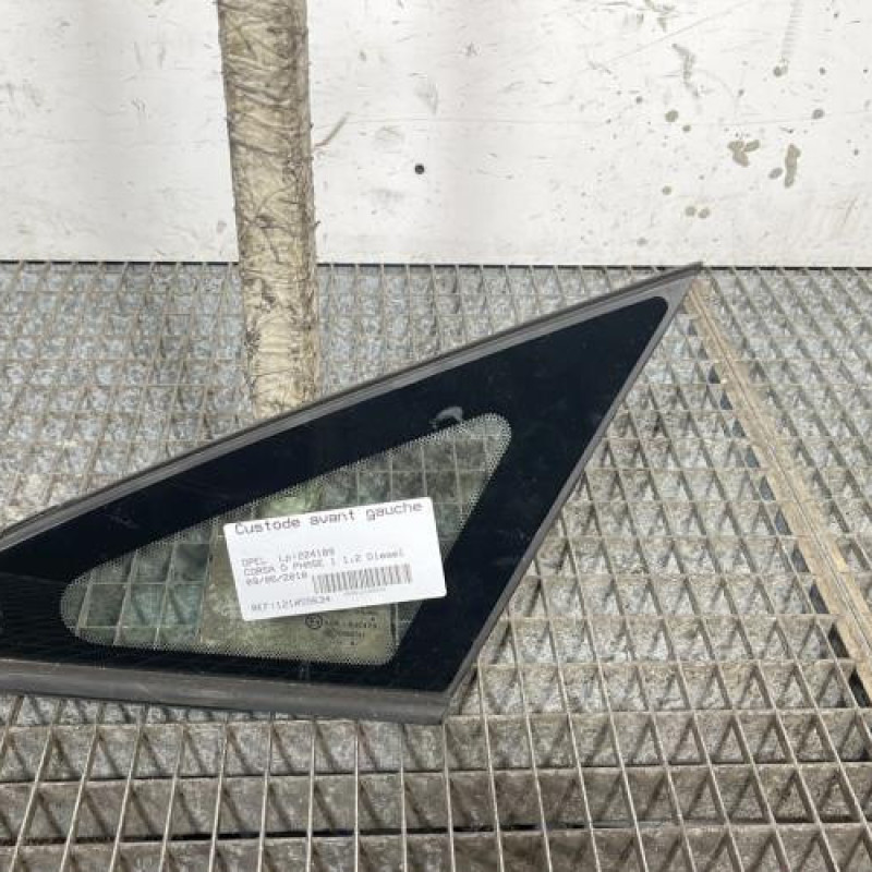 Custode avant gauche OPEL CORSA D Photo n°1