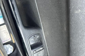 Custode avant gauche OPEL CORSA D