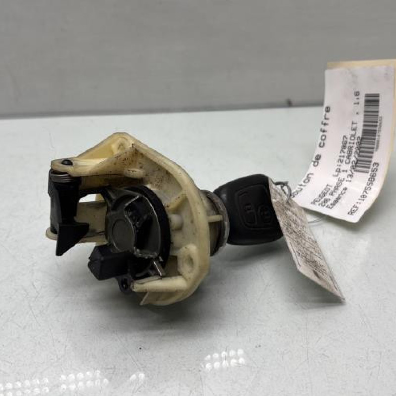 Bouton de coffre PEUGEOT 206 Photo n°1