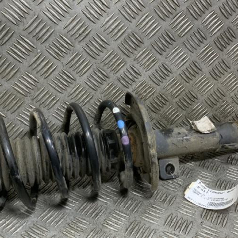 Amortisseur avant droit PEUGEOT 2008 1 Photo n°1