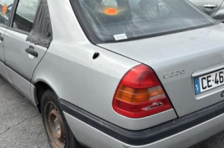 Optique avant secondaire droit (feux)(clignotant) MERCEDES CLASSE C 202