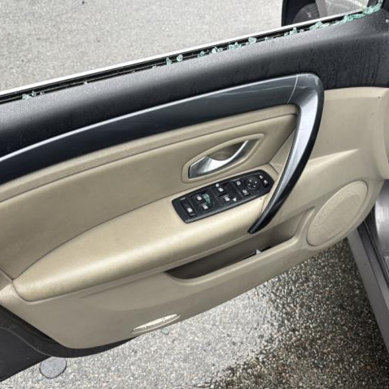 Pare boue arriere droit RENAULT LAGUNA 3 Photo n°13