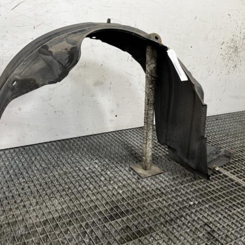 Pare boue avant gauche TOYOTA YARIS 2 Photo n°2