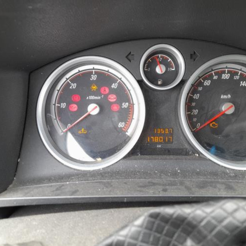 Pare boue avant gauche OPEL ZAFIRA B Photo n°14