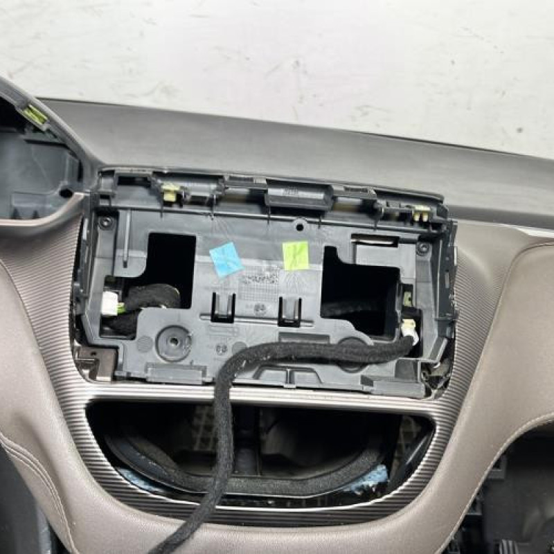 Planche de bord complete PEUGEOT 2008 1 Photo n°5
