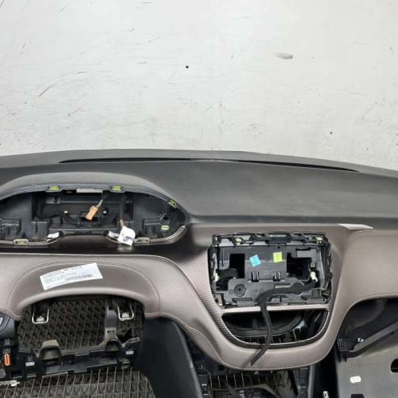 Planche de bord complete PEUGEOT 2008 1 Photo n°10