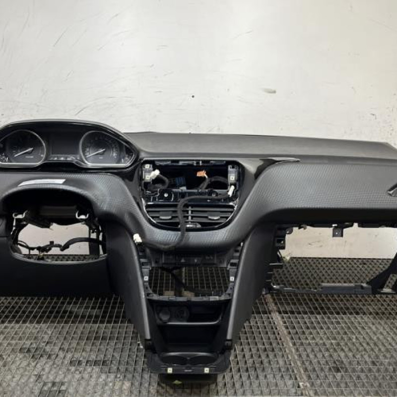 Planche de bord complete PEUGEOT 2008 1 Photo n°1