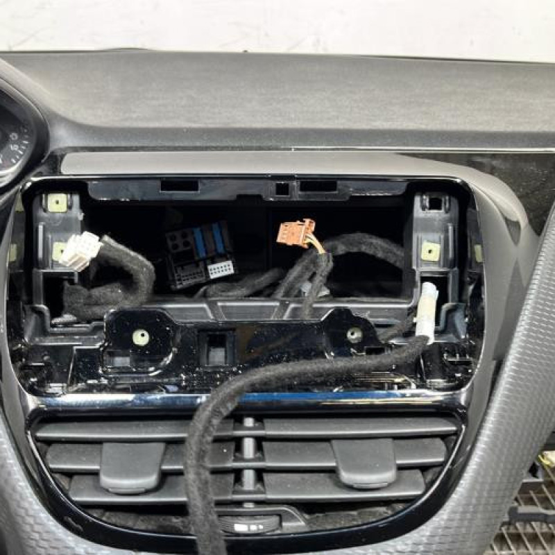 Planche de bord complete PEUGEOT 2008 1 Photo n°5