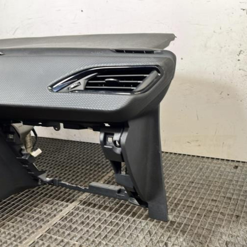 Planche de bord complete PEUGEOT 2008 1 Photo n°9