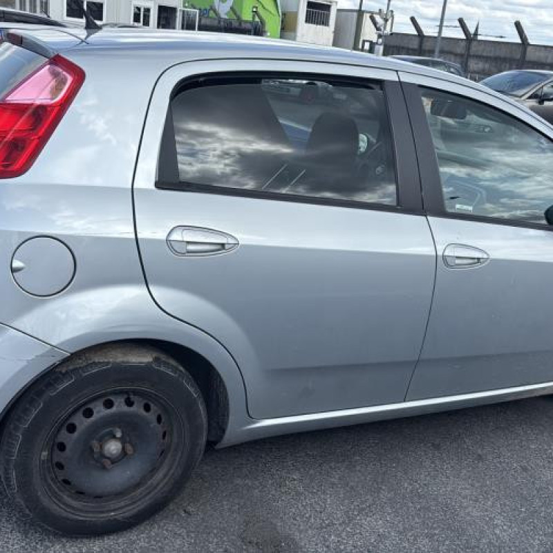 Feu arriere stop central FIAT PUNTO EVO 3 Photo n°9