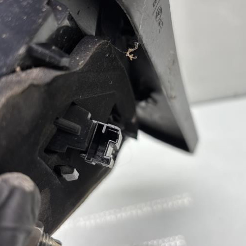 Feu arriere secondaire droit (feux) PEUGEOT 3008 1 Photo n°4