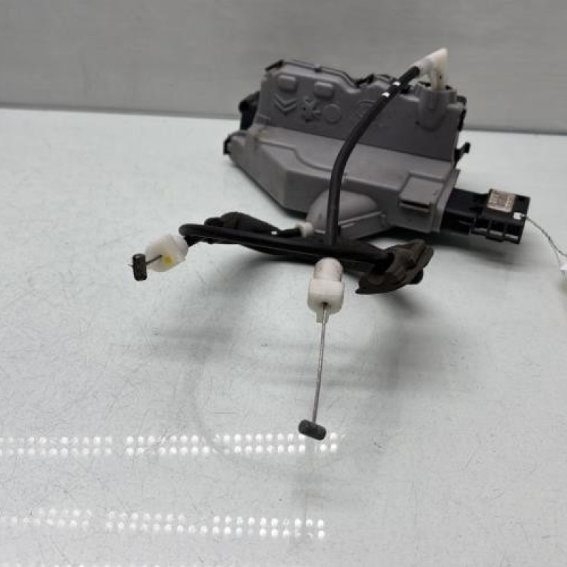 Serrure arriere gauche PEUGEOT 3008 1 Photo n°2