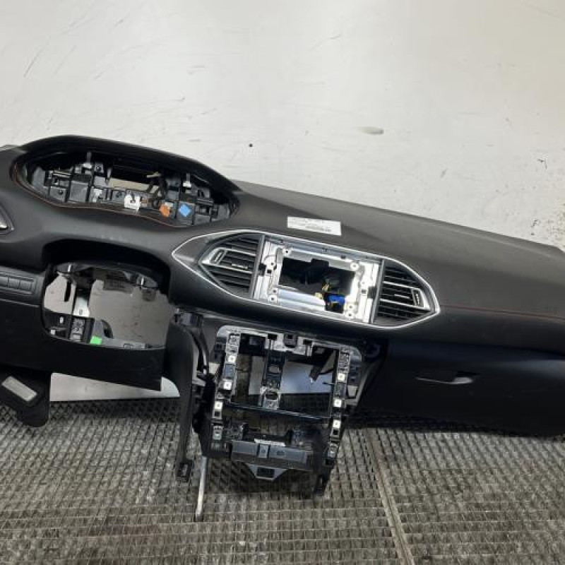 Planche de bord complete PEUGEOT 308 2 Photo n°1