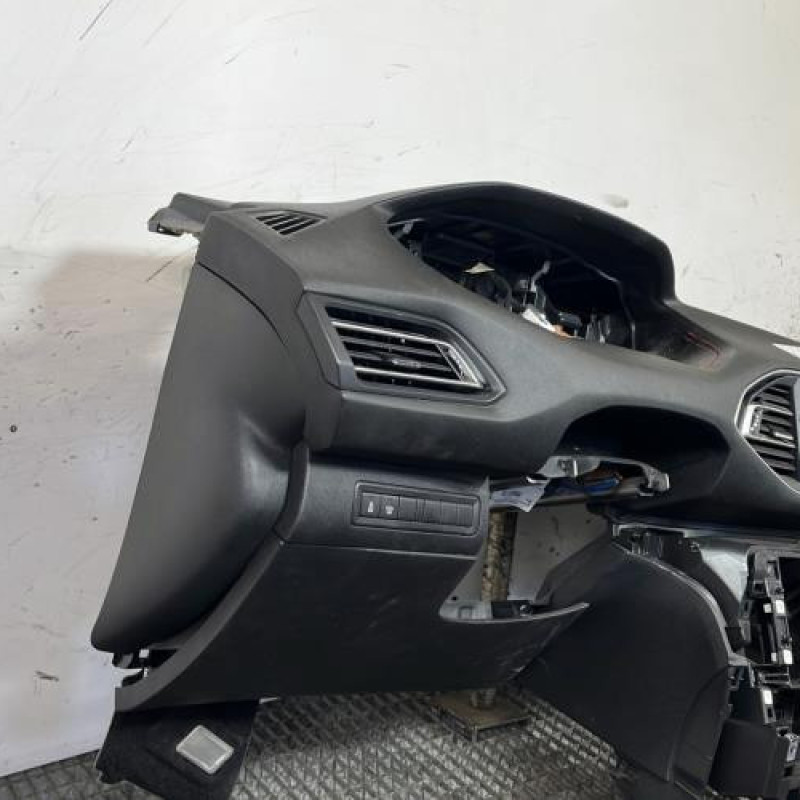 Planche de bord complete PEUGEOT 308 2 Photo n°2