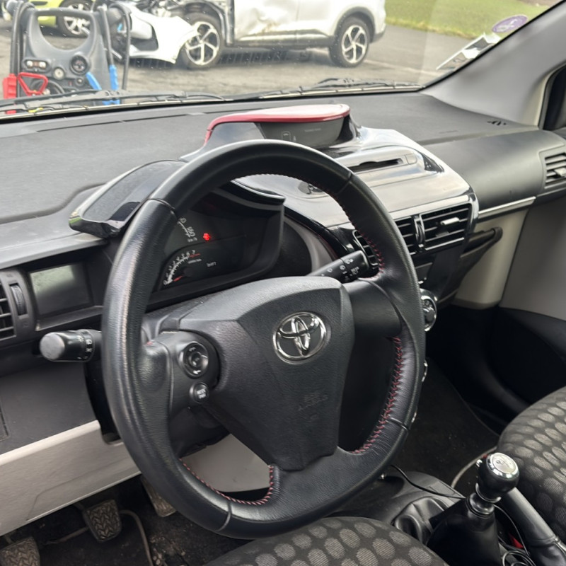 TOYOTA IQ 1.0i - 12V Photo n°13