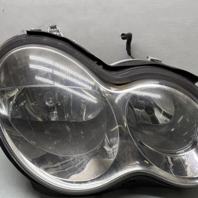 Optique avant principal droit (feux)(phare) MERCEDES CLASSE C 203 Photo n°1