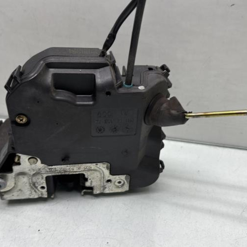 Serrure avant droit MERCEDES CLASSE C 203 Photo n°4