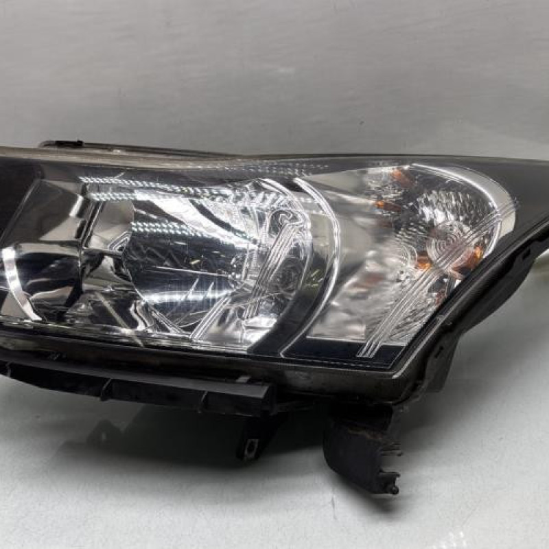 Optique avant principal gauche (feux)(phare) CHEVROLET CRUZE Photo n°1