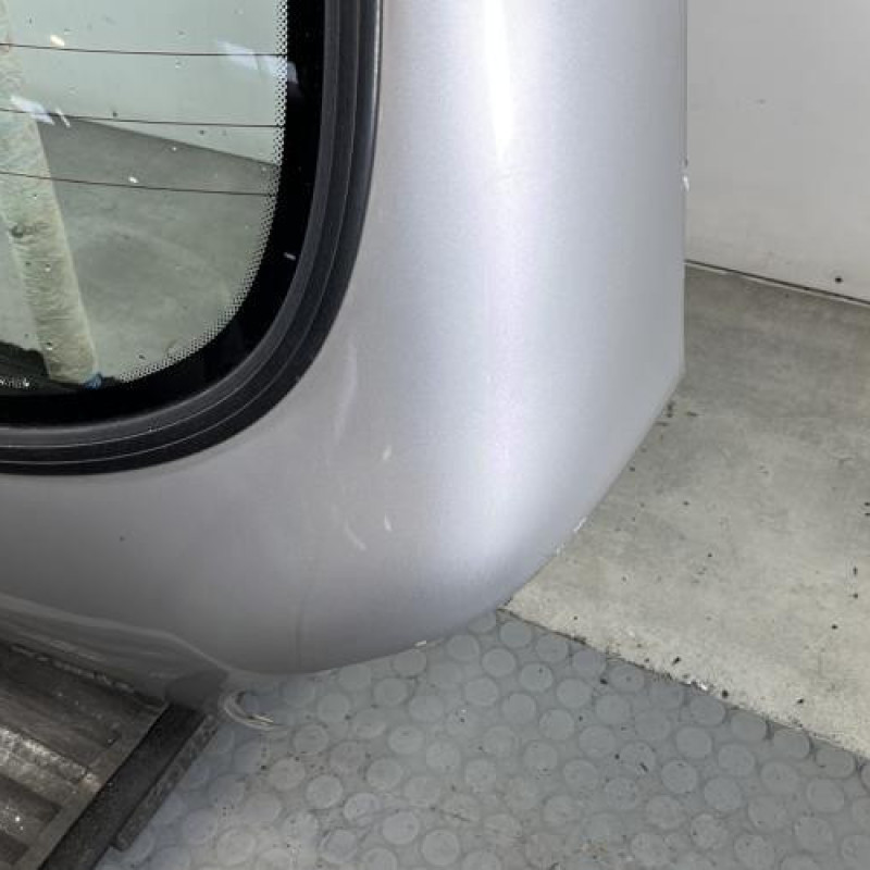 Malle/Hayon arriere FORD FIESTA 4 Photo n°4