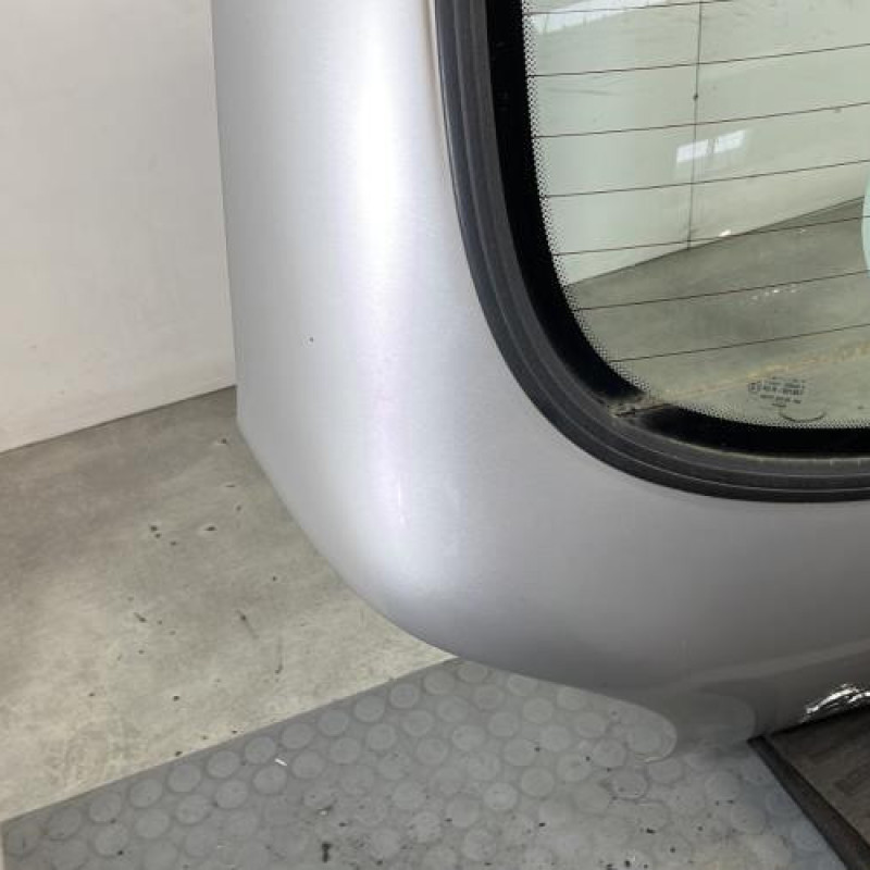 Malle/Hayon arriere FORD FIESTA 4 Photo n°5