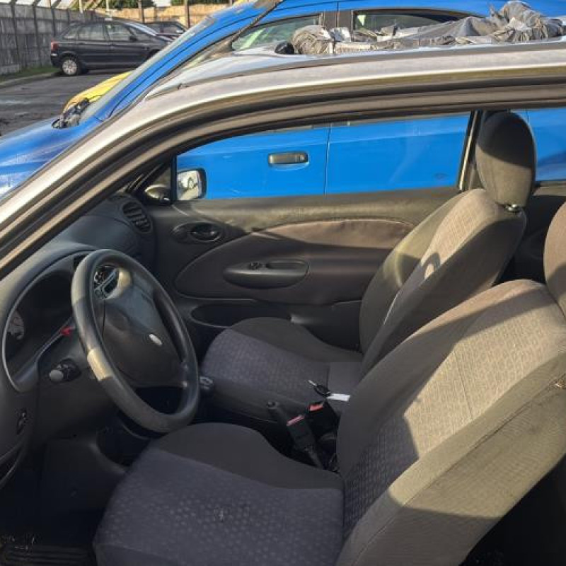 Malle/Hayon arriere FORD FIESTA 4 Photo n°19