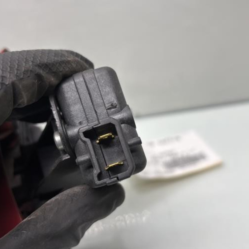 Bouton de coffre RENAULT CLIO 2 CAMPUS Photo n°4