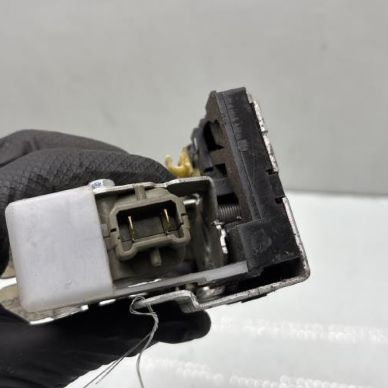 Serrure arriere gauche RENAULT CLIO 2 CAMPUS Photo n°4