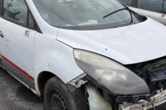 Anti brouillard arriere gauche RENAULT SCENIC 3