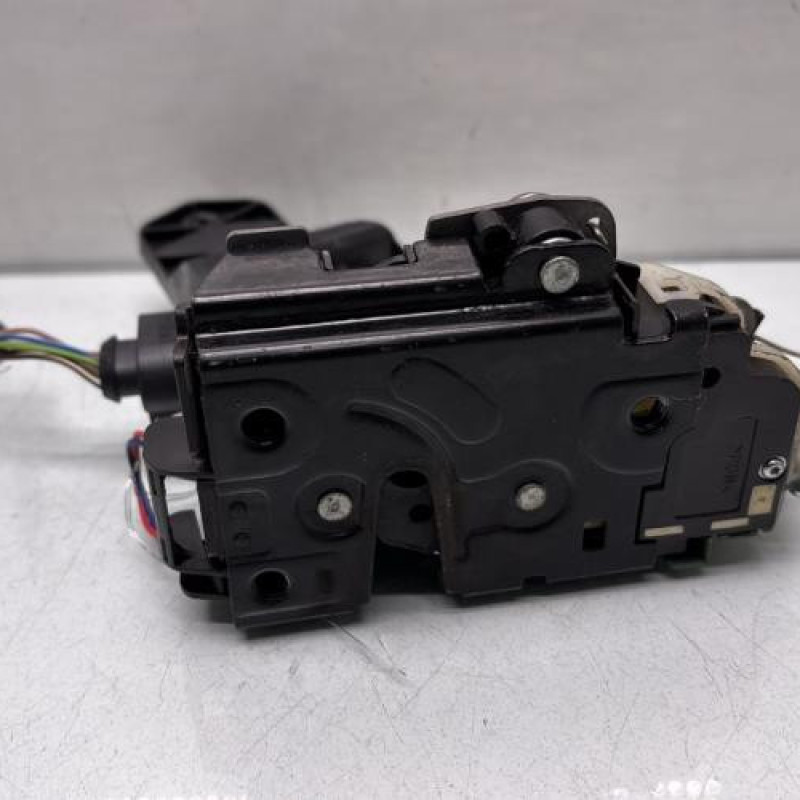 Serrure avant gauche VOLKSWAGEN GOLF 4 Photo n°1