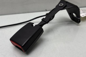 Attache ceinture arriere gauche PEUGEOT 3008 1