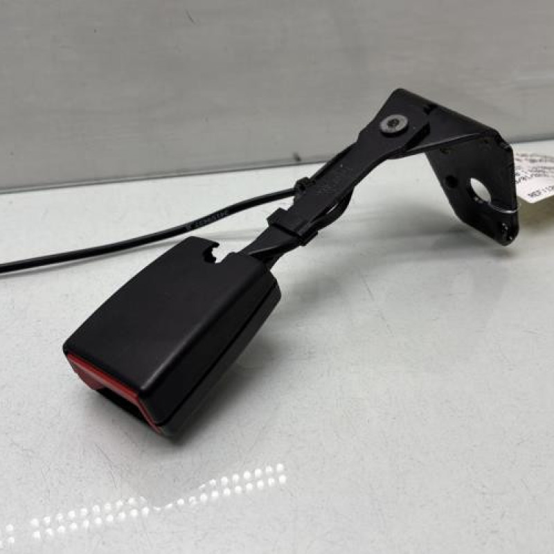 Attache ceinture arriere gauche PEUGEOT 3008 1 Photo n°2