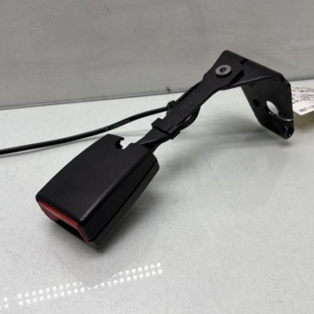 Attache ceinture arriere gauche PEUGEOT 3008 1